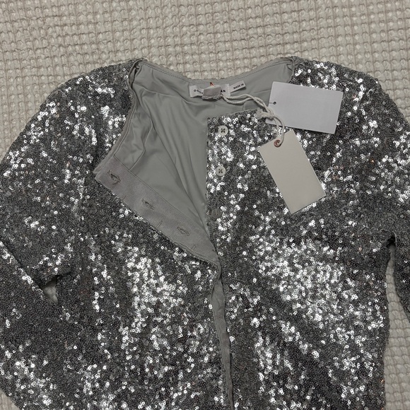 Good American Sparkling Silver Sequin Long Sleeve Top - Picture 8 of 13